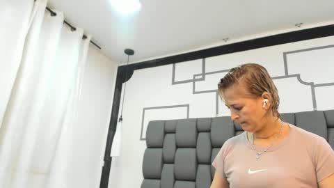 Jade  online show from October 2025 12:26:01 PM