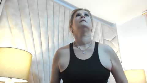 Jade  online show from November 2025 11:10:02 AM