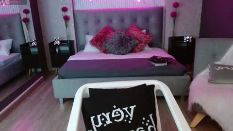 JADE online show from January 2025 08:09:01 PM