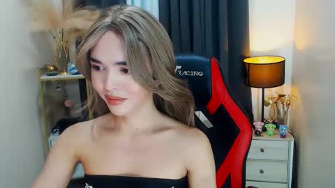 Adriana online show from November 2025 10:30:01 PM