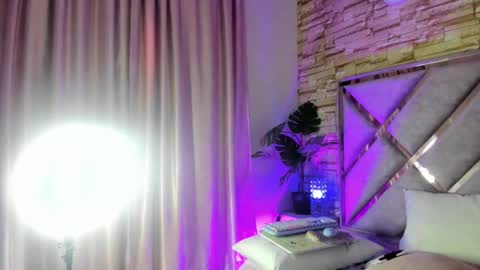 jade white  online show from September 2025 12:51:01 PM