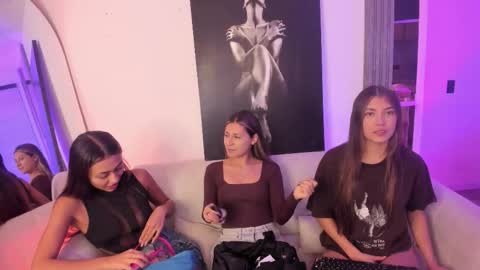 Jade online show from November 2025 02:22:01 AM