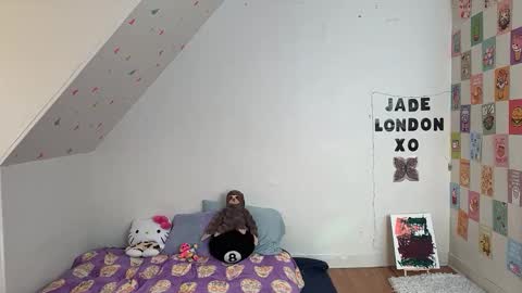 Snapshot of jadelondonxo chatting on February 2025 01:30:02 PM Jade online show from February 2025 01:30:02 PM