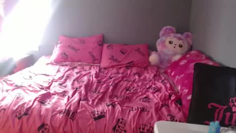 Snapshot of jadelondonxo chatting on February 2026 05:43:02 PM Jade online show from February 2026 05:43:02 PM