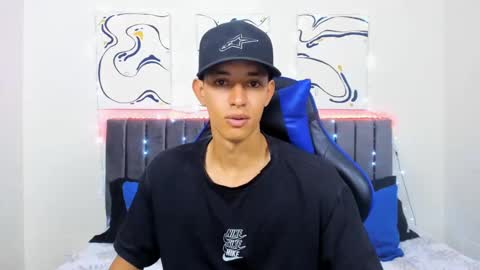 Hi guys im new 3 online show from December 2024 07:05:01 PM