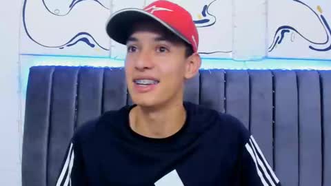 Hi guys im new 3 online show from February 2025 05:14:01 PM