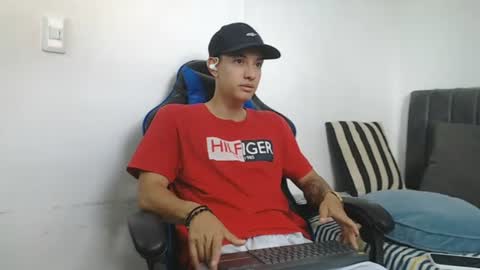 Snapshot of jake_shadow14 chatting on July 2026 06:14:02 PM Hi guys im new 3 online show from July 2026 06:14:02 PM