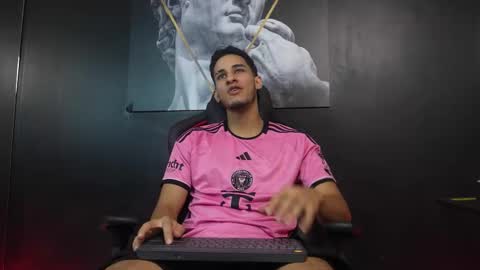 Snapshot of jakemoxley chatting on November 2025 09:41:02 PM JakeMoxley online show from November 2025 09:41:02 PM