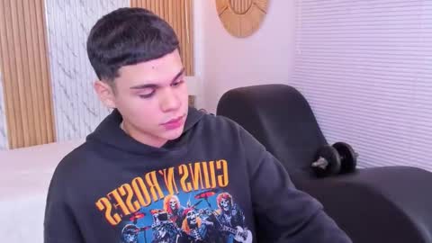 Snapshot of james_jonnes chatting on October 2025 07:35:02 PM James online show from October 2025 07:35:02 PM