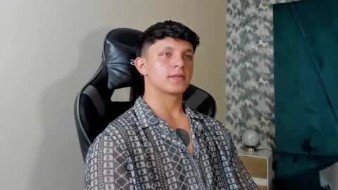 jamesgolden_ online show from March 2025 02:48:01 AM