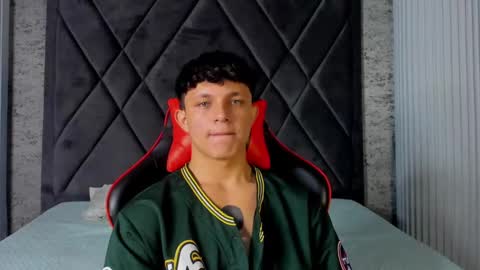 jamesgolden_ online show from March 2025 03:38:02 PM