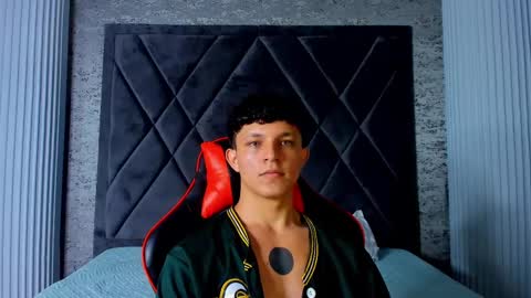 jamesgolden_ online show from March 2025 09:32:02 AM