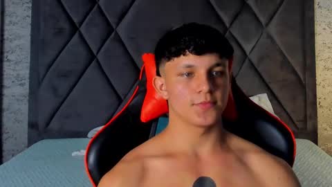 jamesgolden_ online show from March 2025 06:33:01 PM