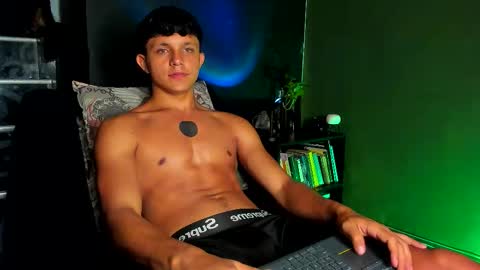 jamesgolden_ online show from September 2025 03:51:01 AM