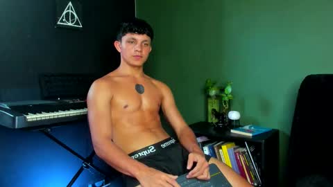 jamesgolden_ online show from September 2025 08:44:02 PM