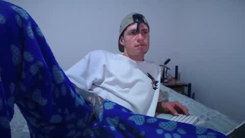 jamesss____ online show from February 2025 04:01:01 AM