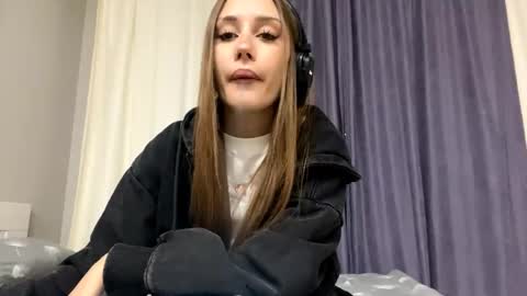 Milena online show from September 2025 07:13:02 PM