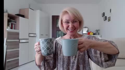 Snapshot of jasmin18v chatting on January 2025 01:45:02 PM Jasmin room for people 40 online show from January 2025 01:45:02 PM