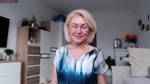 Snapshot of jasmin18v chatting on November 2025 11:20:01 AM Jasmin room for people 40 online show from November 2025 11:20:01 AM