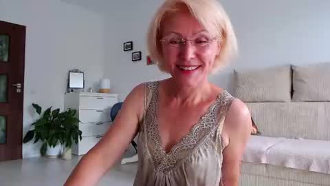 Snapshot of jasmin18v chatting on July 2026 01:17:01 PM Jasmin room for people 40 online show from July 2026 01:17:01 PM