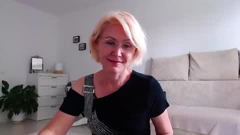 Snapshot of jasmin18v chatting on July 2026 01:17:01 PM Jasmin room for people 40 online show from July 2026 01:17:01 PM