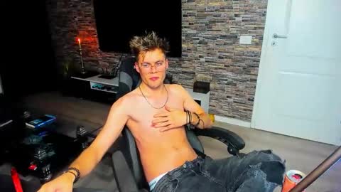 JasoN online show from November 2025 10:21:01 PM