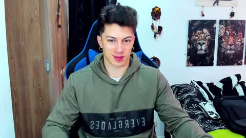 Javier online show from December 2024 05:19:01 PM