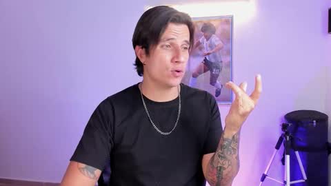 Jay Alvarrez online show from September 2025 07:37:01 PM