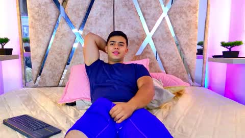 Snapshot of jayd_muscle chatting on December 2025 05:02:01 AM jayd_muscle online show from December 2025 05:02:01 AM