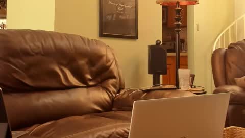 JDinEuless online show from October 2025 05:13:02 PM