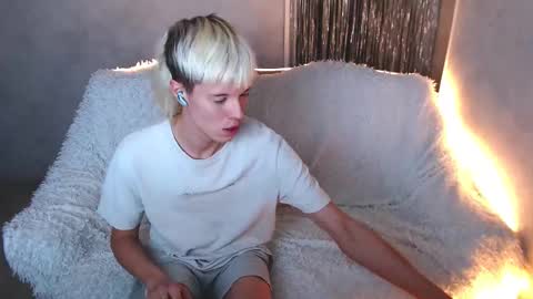 Angel online show from November 2025 01:00:02 AM