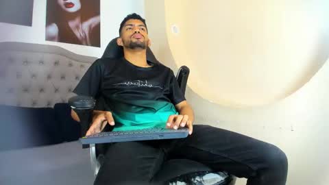 Snapshot of jeff_nick chatting on November 2025 12:06:02 PM Jeff Nick online show from November 2025 12:06:02 PM