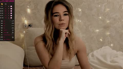 EvaSileZ online show from November 2025 02:28:01 PM