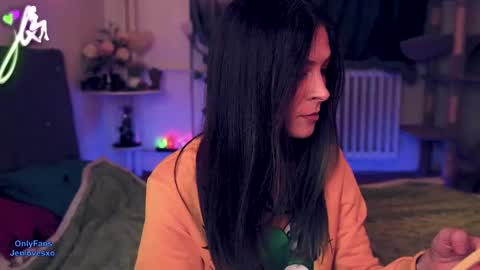 jeniferlovex online show from February 2025 08:13:02 PM