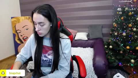 Snapshot of jeniferstone chatting on December 2024 06:37:02 AM Kira online show from December 2024 06:37:02 AM