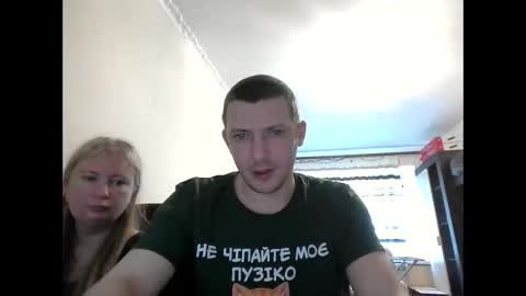 Snapshot of jenisandpeter chatting on June 2026 05:27:01 AM JenisAndPeter online show from June 2026 05:27:01 AM