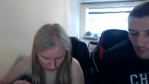 Snapshot of jenisandpeter chatting on June 2026 05:32:02 AM JenisAndPeter online show from June 2026 05:32:02 AM