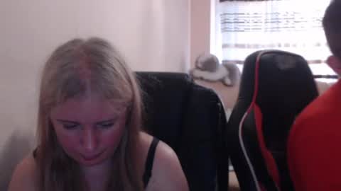 Snapshot of jenisandpeter chatting on June 2026 05:28:02 PM JenisAndPeter online show from June 2026 05:28:02 PM