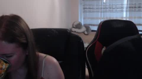 Snapshot of jenisandpeter chatting on July 2026 05:52:01 PM JenisAndPeter online show from July 2026 05:52:01 PM
