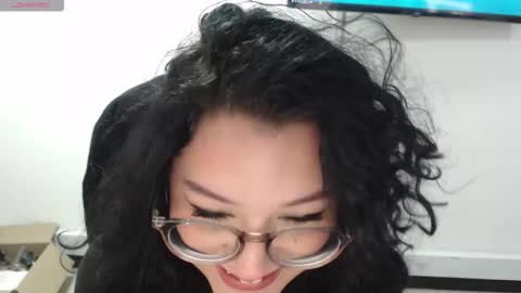 jenn online show from September 2025 10:02:02 PM