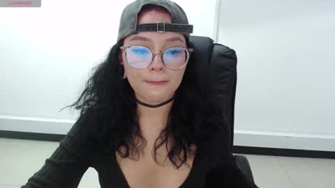 jenn online show from December 2025 07:09:01 PM