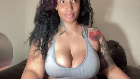 Snapshot of jenni_cash chatting on June 2026 07:02:01 AM Mistress Jenni online show from June 2026 07:02:01 AM