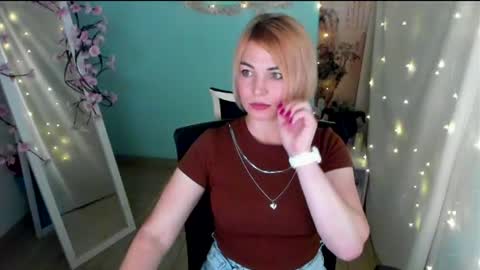 Snapshot of jennifer_cuttie chatting on June 2026 01:25:01 PM Jennifer online show from June 2026 01:25:01 PM
