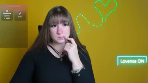 Jennifer online show from October 2025 05:59:01 AM