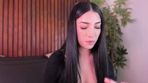     online show from December 2025 12:32:01 PM