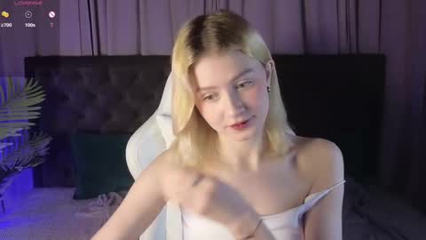 jenny_bunny_ online show from March 2025 04:52:02 AM