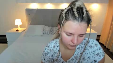 Jenny online show from October 2025 09:33:01 AM