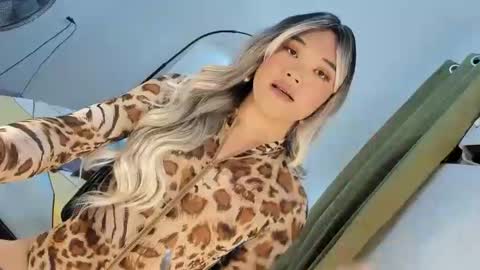 J E N N Y online show from September 2025 01:13:01 PM