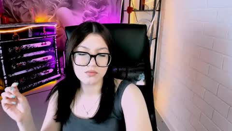 Snapshot of jennygibson chatting on May 2026 06:00:01 AM JENNY online show from May 2026 06:00:01 AM