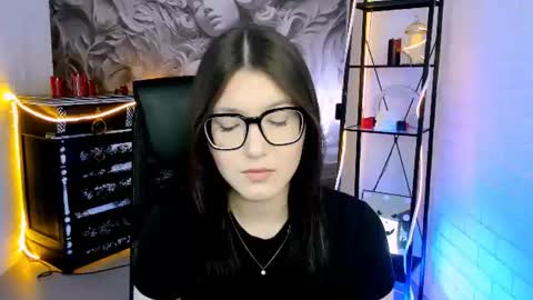 Snapshot of jennygibson chatting on June 2026 05:10:02 AM JENNY online show from June 2026 05:10:02 AM